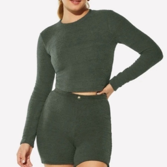 Fabletics Yitty Pet Me Crewneck Top NWT - Picture 3 of 8